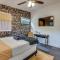 Modern Atlanta Retreat Private Hot Tub and Yard!