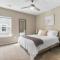 Sophisticated 3BD/2BA Retreat: Pool, Gym, Laundry - ملبورن