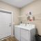 Sophisticated 3BD/2BA Retreat: Pool, Gym, Laundry - ملبورن