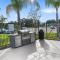 Sophisticated 3BD/2BA Retreat: Pool, Gym, Laundry - ملبورن
