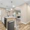 Chic 2 BD/2 BA Condo: Serene Escape in Melbourne - ملبورن