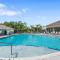 Chic 2 BD/2 BA Condo: Serene Escape in Melbourne - ملبورن