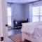 Sleeps 12! 5 BDRM-2 Kings,3 Queens-Deck & Patio-Mins to PI & Beaufort - Elm