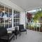 Brandon Central Location 4BR Lake Oasis