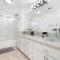 Revitalizing 3 Bedroom Home With Pool, Pet-Friendly, Wi-fi