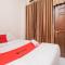 RedDoorz Plus @ Gunungsari Surabaya - Kedurus