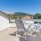 Große Terrasse mit Meerblick, Strand 200 Meter