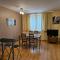 Enjoy Studios and Lovely Apartment Villa Park