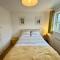 KB21 Attractive 2 Bed House, pets/long stays with easy links to London, Brighton and Gatwick - Roffey