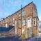 Beautiful Bradford Home Sleeps 10 with Parking by PureStay Short Stays - Wibsey