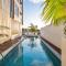 The Riverview - Brand New Modern 2BR with King Bed, Parking & Pool