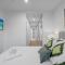 The Riverview - Brand New Modern 2BR with King Bed, Parking & Pool