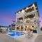 Luxury Seaside Escape ~ Heated Pool w Jacuzzi ~ Elevator ~ Dock ~ Scenic Views - 马拉松