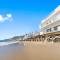 Beachfront Malibu House with 3 Decks, Jacuzzi, Sauna - Malibu