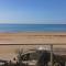 Bel Apt 2 Chambres en Front de Mer + Terrasse et Garage Privé - FR-1-323-324