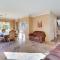 Stunning Pool and Patio Spacious Chandler Oasis! Stunning Pool and Patio Spacious Chandler Oasis!