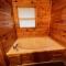 Smokey Mountain Retreat, hot tub, game room, sleeps 10! - Gatlinburg