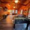 Smokey Mountain Retreat, hot tub, game room, sleeps 10! - Gatlinburg