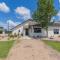 Colorado river access, game room & swimming pool