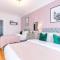 Huge House in Leeds 6BR sleeps13 by PureStay Short Lets - Meanwood