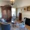 Pineapple House, Romantic 3 Bed 2 Bath Apt, Sleeps 6! Private Balcony! City Center! FREE Parking!