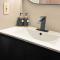 Beautiful 2BR Apartment. Black-out Curtains - بيوريا