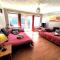The Brum House with private garden, BBQ, 3 TVs with NETFLIX, Huge Lounge or Quadruple Bedroom plus 2 double bedrooms - Birmingham