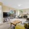 Green Grove - Carterton Holiday Home