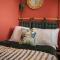 Gloucester getaway with gaming room, desk & parking