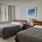 Pavilion Beach Front Apartment with Balcony - ميامي بيتش