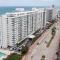 Pavilion Beach Front Apartment with Balcony - ميامي بيتش