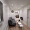 Three Bedroom Modern Apartment by Luton Airport and Luton Station