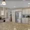 Elegant Family-Friendly Home on Canal I 3BD2BA Sleeps 6 I Walk to Beach & Shops - جزيرة ماركو