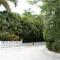 Key West Found by AvantStay Close to Shops w Patio Shared Pool Week Long Stays Only - Key West