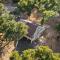 Hidden Oaks Farmhouse by AvantStay Hot Tub Deck - Atascadero