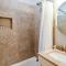 The Chapel Carriage House Suite C by AvantStay Gorgeous Character Home in Historic DT w Hot Tub - Чарльстон