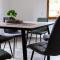 BEST STAY Haus Martina im Herzen der Rhön - 3 einzelbuchbare moderne Wohnungen für 2-8 Personen, Terrasse, Balkon, Garten, Ski und E-Bike Keller, Lounge, freies Wlan, familienfreundlich
