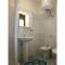 Colorful studio apartment with air conditioning - بيبيوني