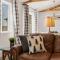 Modern Cabin Vibes, Vaulted ceilings, Sleeps 8!