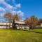 River Lodge by AvantStay 11 BR Historic Estate w Pool Views of Hudson - Hudson