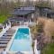 River Lodge by AvantStay 11 BR Historic Estate w Pool Views of Hudson - Hudson