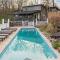 River Lodge by AvantStay 11 BR Historic Estate w Pool Views of Hudson - Hudson