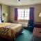 Super 8 by Wyndham Platte City Kansas City Area