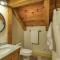 Beautiful chalet on 5 acres - 2 min to Village! Hot-Tub, Sauna, Fire Pit!