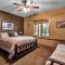 Luxurious Chalet! Hot-tub, Bonfire & Ideal Location for Skiing & Town