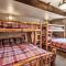 Luxurious Chalet! Hot-tub, Bonfire & Ideal Location for Skiing & Town