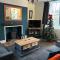 The Buxton Retreat A Luxurious 3-Storey Townhouse with Four Poster Bed and Double Jacuzzi Bath"