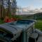 New & Stunning Chalet! Renod, Hot-Tub, Barrel Sauna, Slope Views, Fire Pit