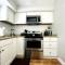 Cheerful 2-story apt w/ high speed Wi-Fi & Patio!