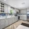 Colorful, Comfy & Modern - Close to NYC - Parking! - Mount Vernon